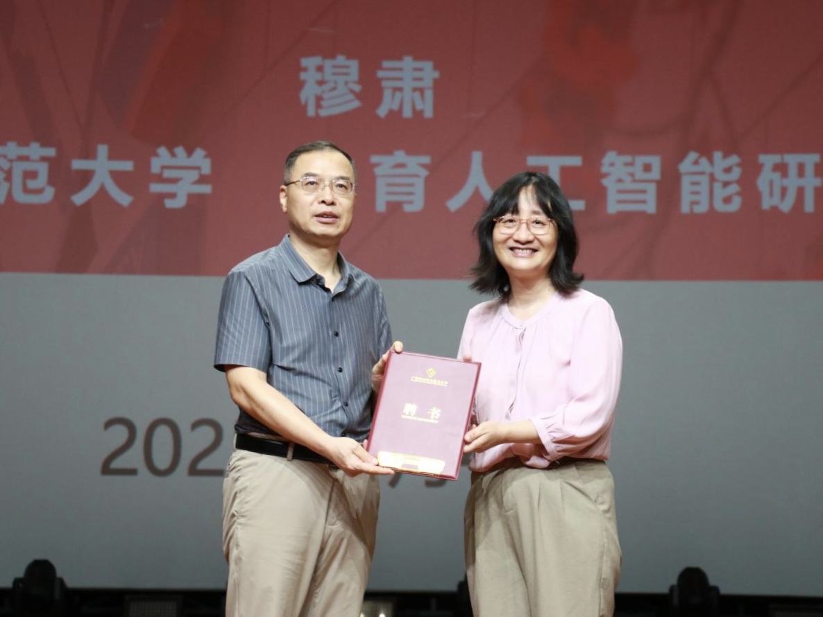 穆肃 穆肃