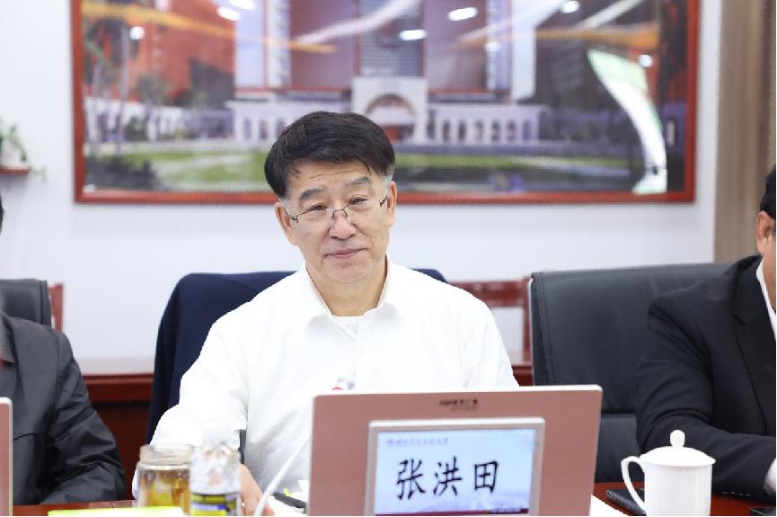 海南科技职业大学校长张洪田主持座谈会 海南科技职业大学校长张洪田主持座谈会