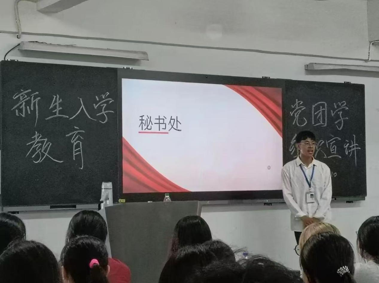 劳 劳